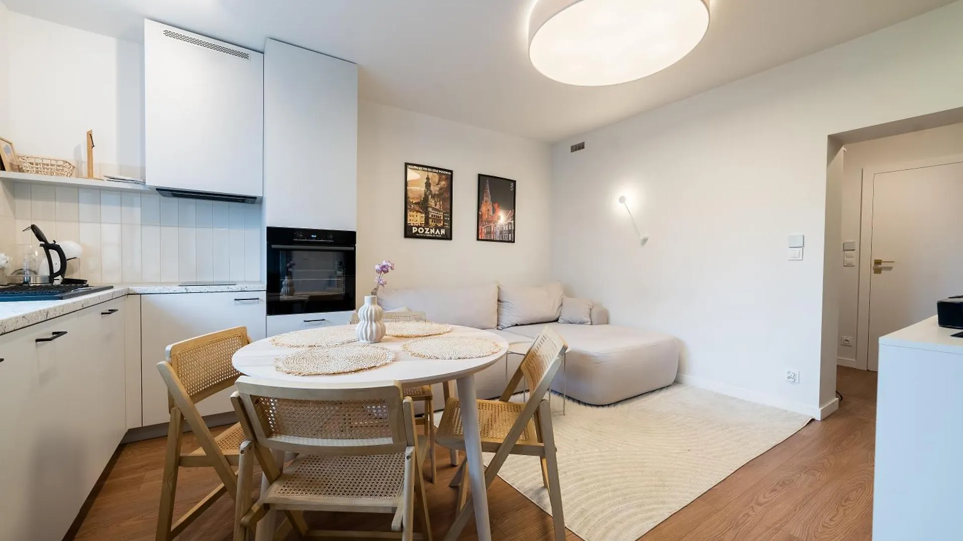 Grunwald Raszynska Apartment بوزنان