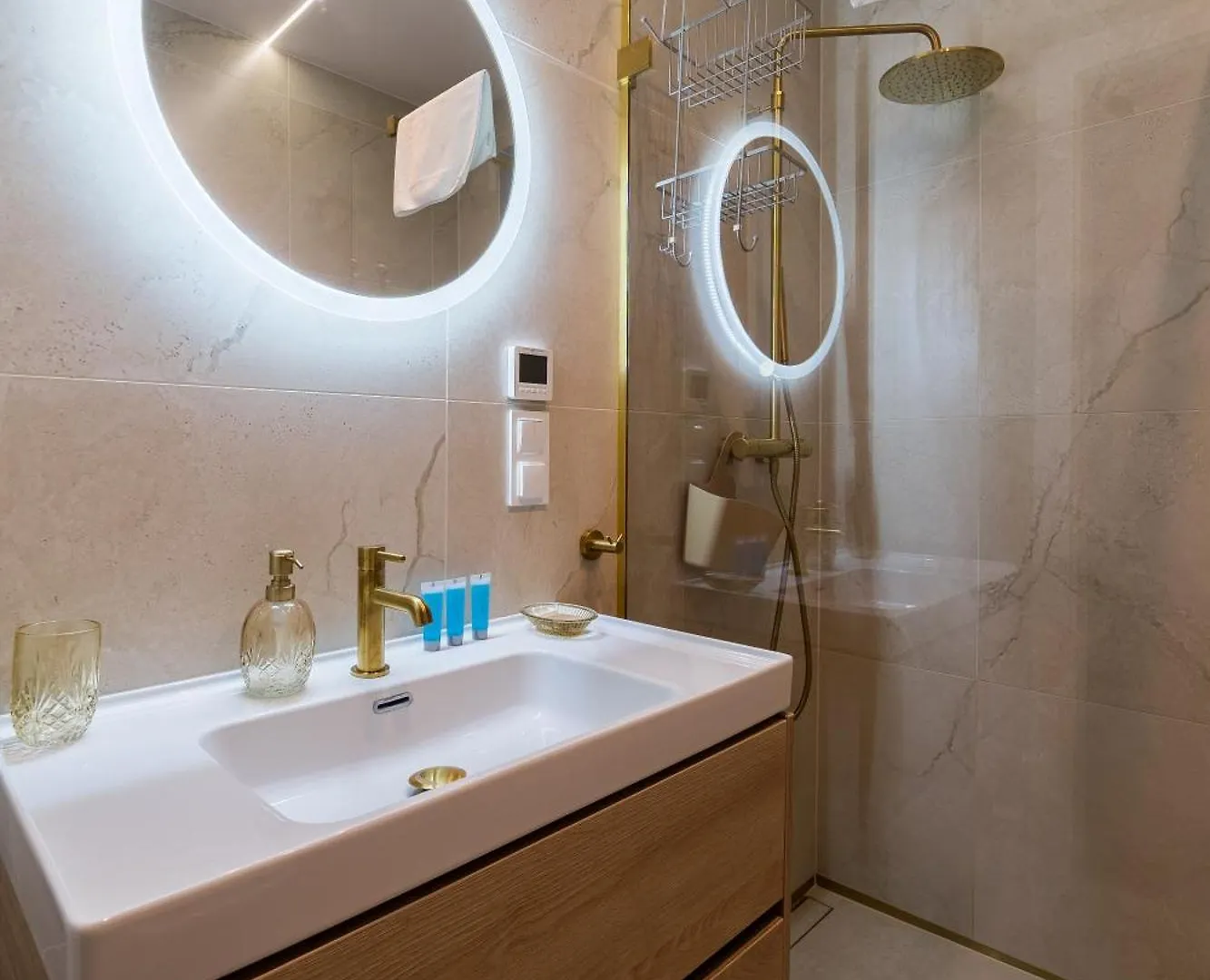 Grunwald Raszynska Apartment بوزنان
