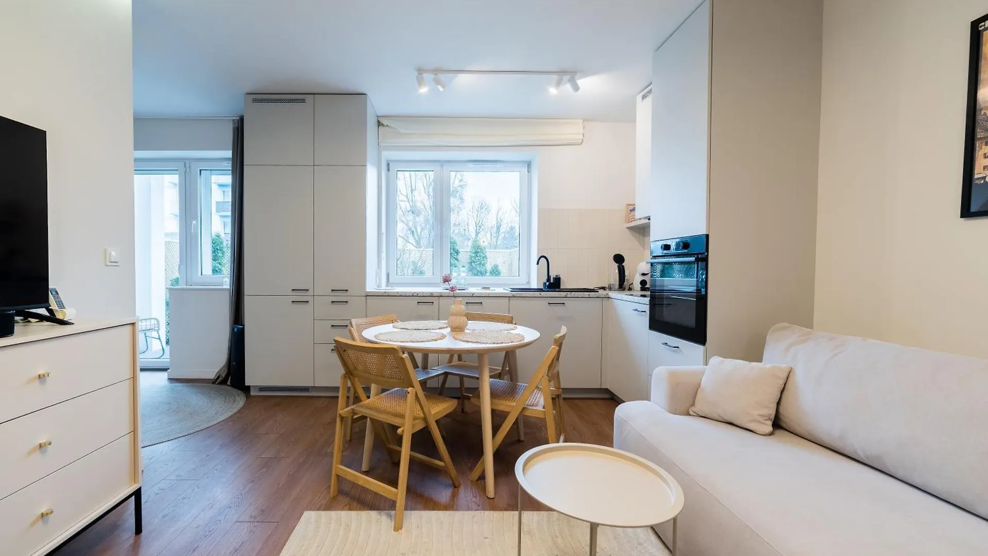 Grunwald Raszynska Apartment بوزنان 0*,