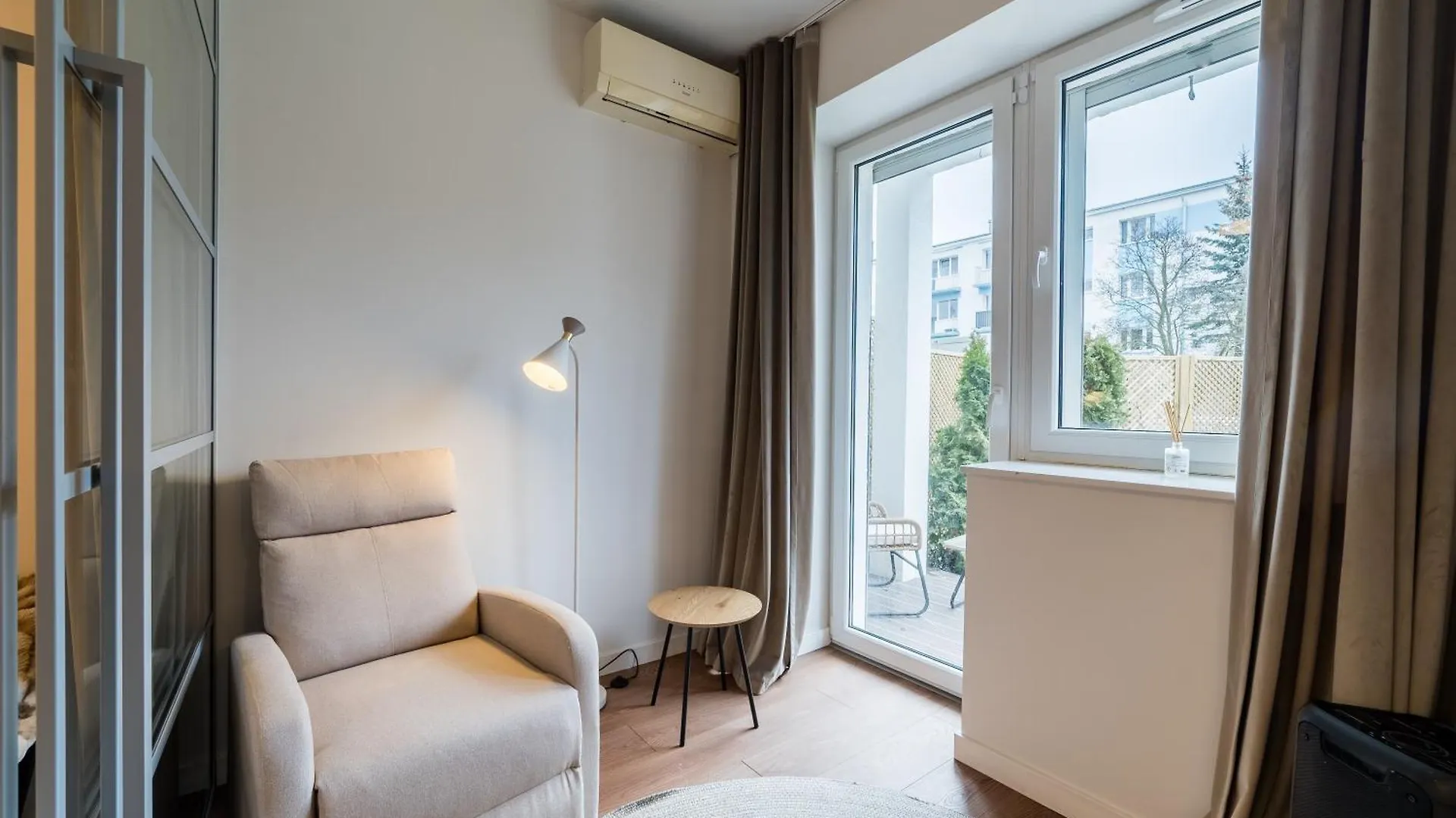 Grunwald Raszynska Apartment بوزنان